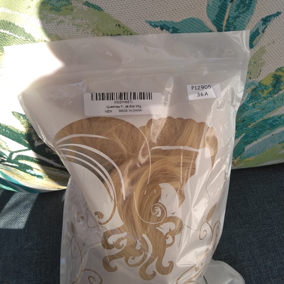 Wig - Picture 4 of 8